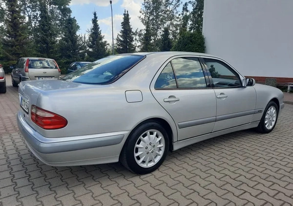 Mercedes-Benz Klasa E cena 9900 przebieg: 222000, rok produkcji 1999 z Leżajsk małe 232